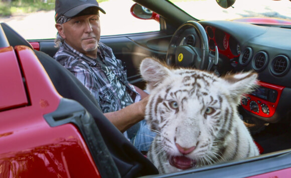 UNNSLAPP: Jeff Lowe kom seg tilsynelatende helskinnet gjennom GW Zoo-skandalen. Han risikerer imidlertid å bli arrestert om han noensinne returnerer til Las Vegas. Foto: Netflix UNNSLAPP: Jeff Lowe kom seg tilsynelatende helskinnet gjennom GW Zoo-skandalen. Han risikerer imidlertid å bli arrestert om han noensinne returnerer til Las Vegas. Foto: Netflix